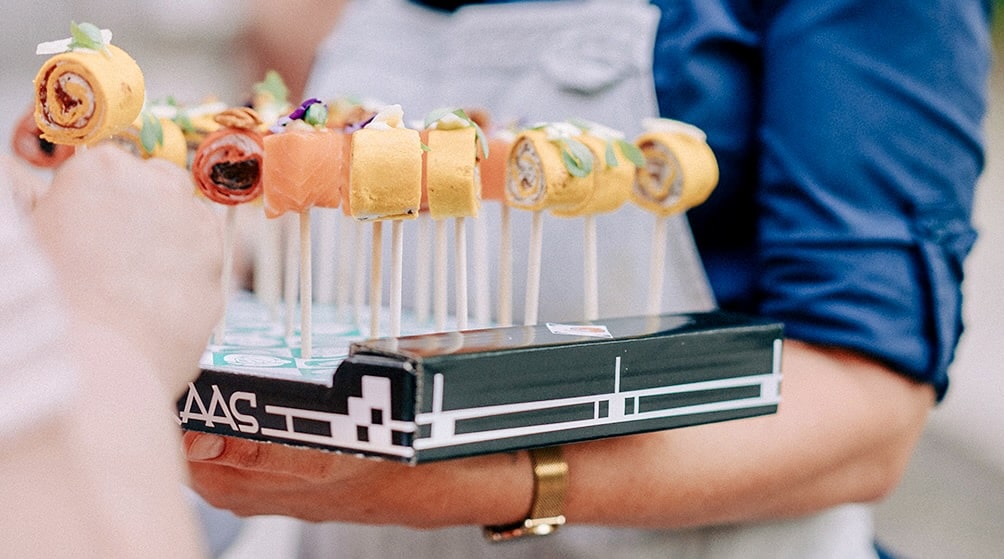 Bestel de lekkerste koude luxe hapjes bij www.mevrouwkortekaas.nl